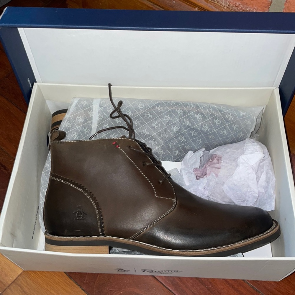 NEW LEATHER MENS SHOE. NWT